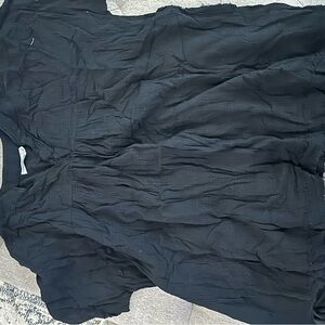 NWOT black linen Chic soul top